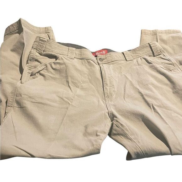 Coleman size 40/32 Men's Khaki Pants excellent. Conditionsee pics